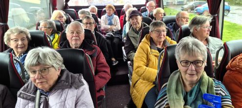 Innenaufnahme Teilnehmer im Bus 